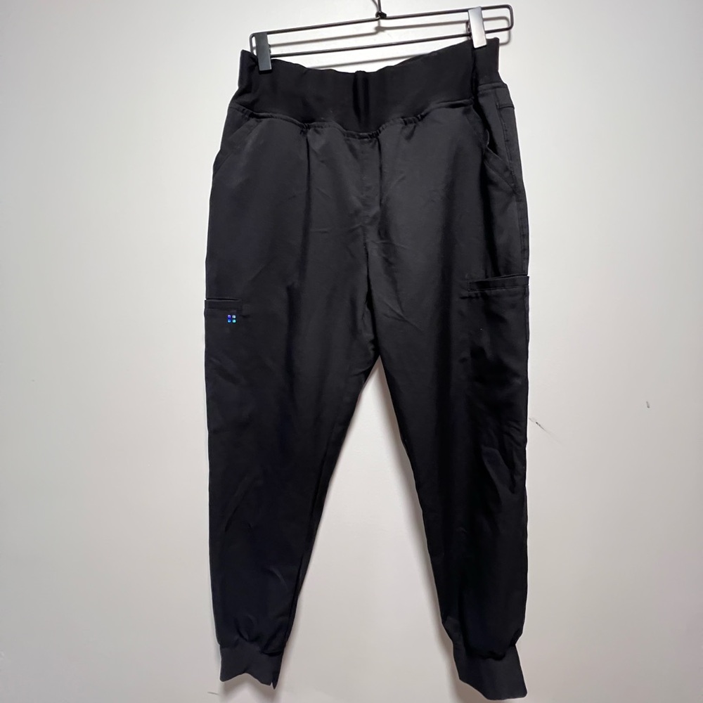 women’s black cargo jogger scrubs